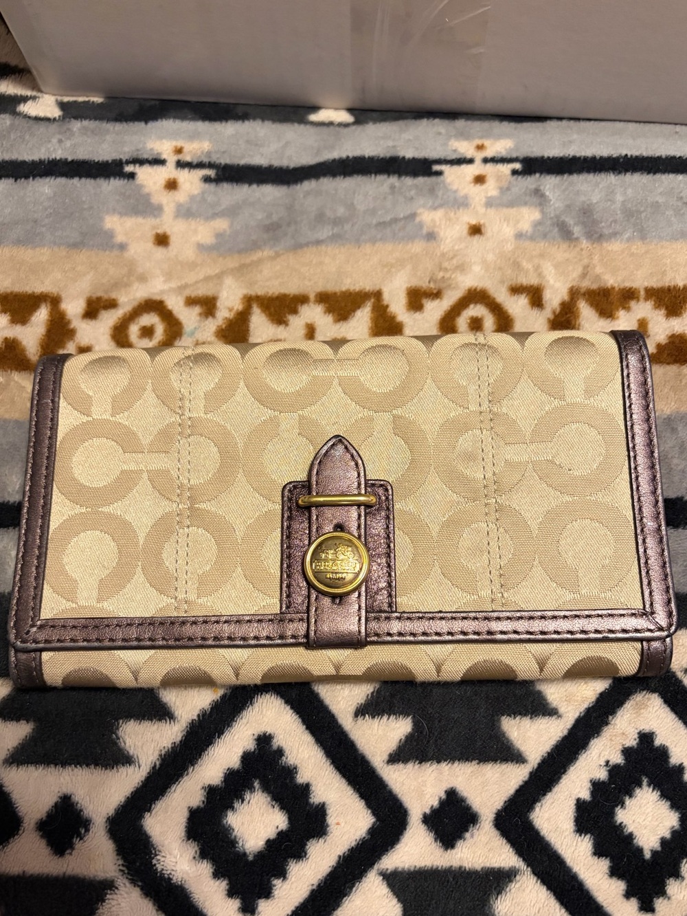 Coach EUC Beige Signature C Wallet with Metallic Bronze Trim